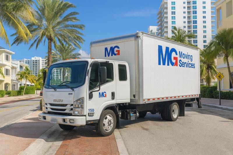 Hollywood FL Movers Parked On The Street